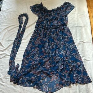 Size 18-20 lane Bryant off the shoulder dress in good condition. Belt included.